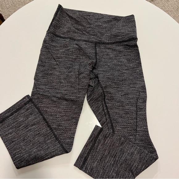 lululemon athletica Pants - NEW Lululemon Wunder Under Crop Gray Leggings Size 6